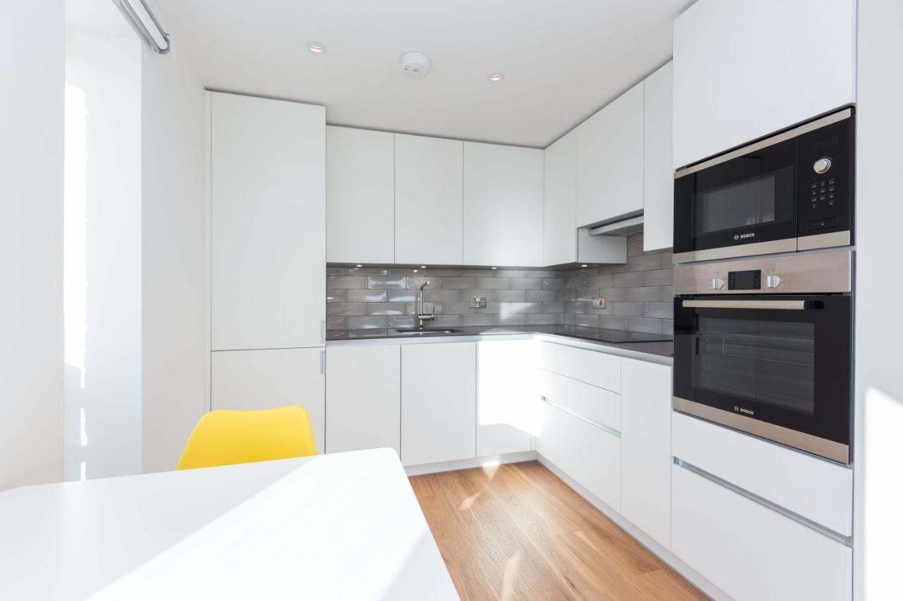 Spacious & Modern 1 Bedroom Close To Station In E16 Londra Esterno foto