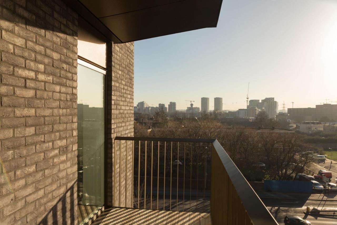 Spacious & Modern 1 Bedroom Close To Station In E16 Londra Esterno foto