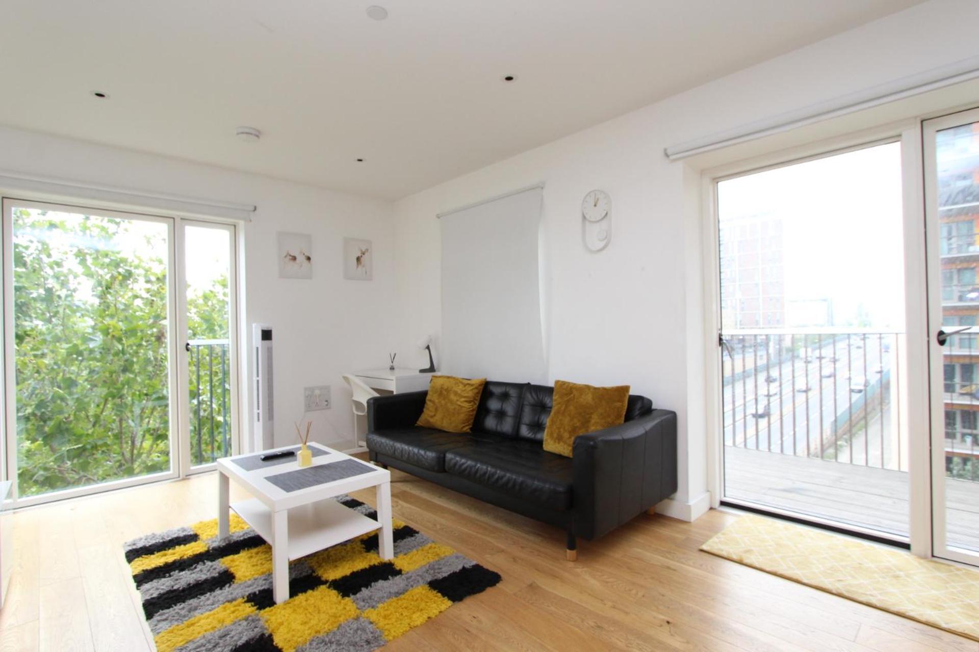 Spacious & Modern 1 Bedroom Close To Station In E16 Londra Esterno foto