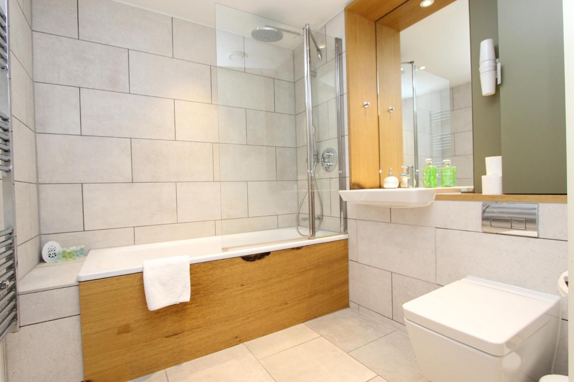 Spacious & Modern 1 Bedroom Close To Station In E16 Londra Esterno foto